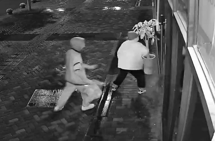 煙酒超市手機(jī)店暴力入室盜竊頻發(fā)，AI智能安防系統(tǒng)應(yīng)如何應(yīng)對