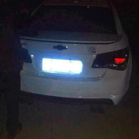 夜間安裝的車(chē)輛道閘監(jiān)控?cái)z像頭無(wú)法識(shí)別車(chē)牌，出現(xiàn)反光、白光的情況，應(yīng)該如何處理